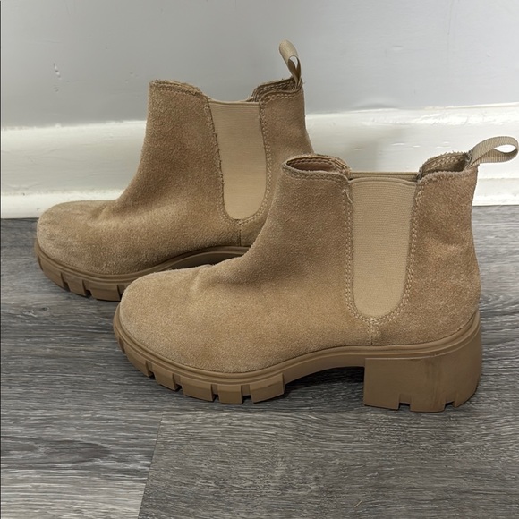 Steve Madden Tan Ankle Booties with Elastic Panels - Picture 4 of 5